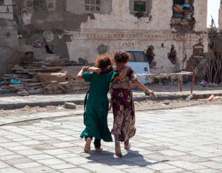 Mokhan vanha kaupunki Jemenin länsirannikolla, joka kärsi pahoja vaurioita ilmaiskuissa. Kuva: WFP/Annabel Symington