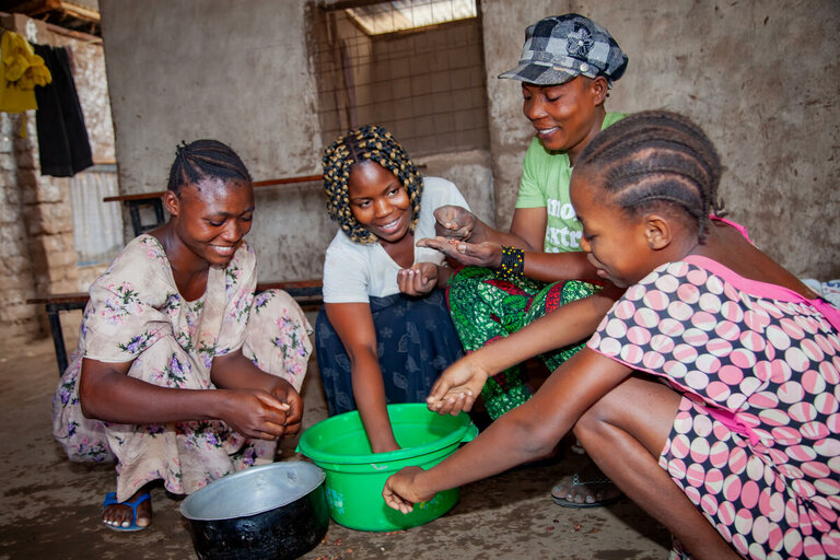 Louise Ibrahim and her three daughters sort beans in the preparation of a family meal in their home in Kakuma. WFP buys food from smallholder farmers to distribute to refugees in Dadaab and Kakuma.