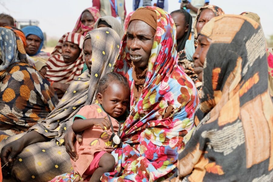 Aicha Madar fled to Chad with her daughter Fatima after armed men set fire to her village in Sudan. Photo: WFP/Jacques David