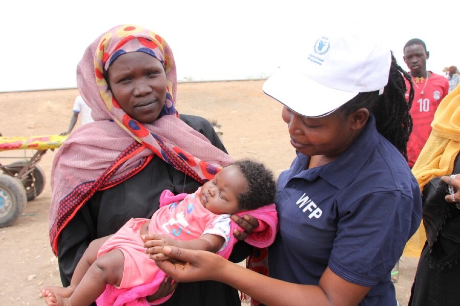 In South Sudan, WFP is screening mother and children arriving from Sudan for malnutrition. Photo: WFP/Peter Louis